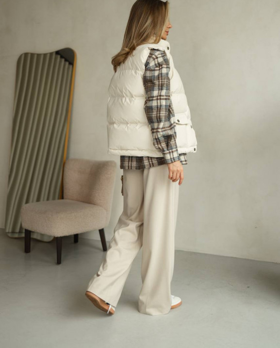 17 Жилетка пухова на кнопках водовідштовхувальна